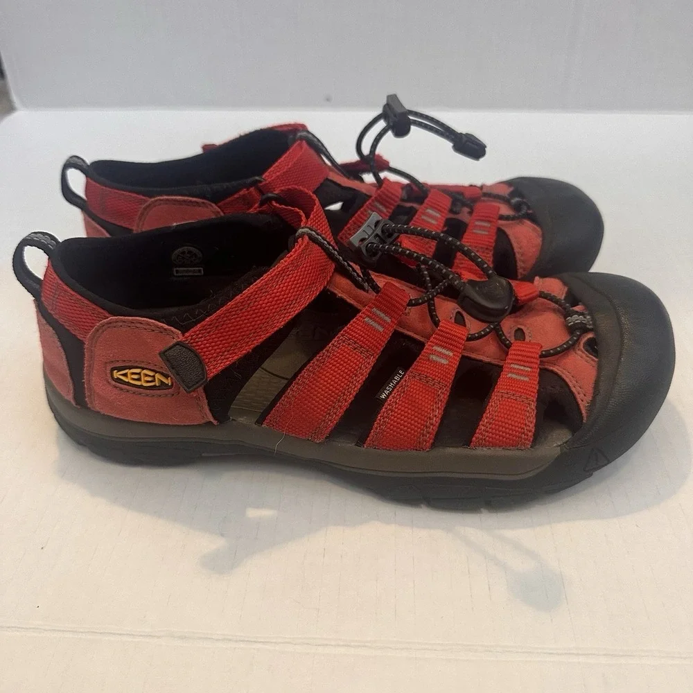 KEEN Newport H2 Sandal Red Big Kids Size 7Y EU 39 Men Women Water Shoes Outdoor